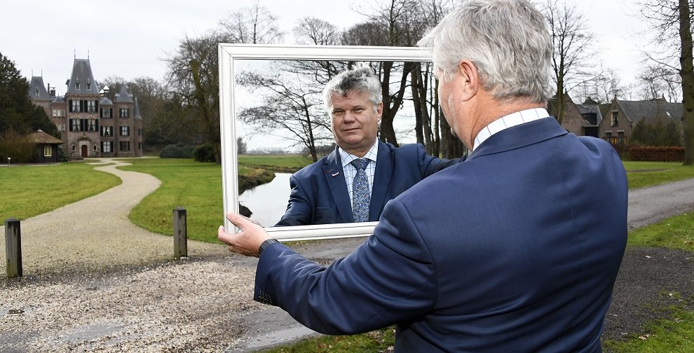 Kees-vd-Zwet-in-de-spiegel-bestuursvoorzitter-greenport-duin-en-bollenstreek