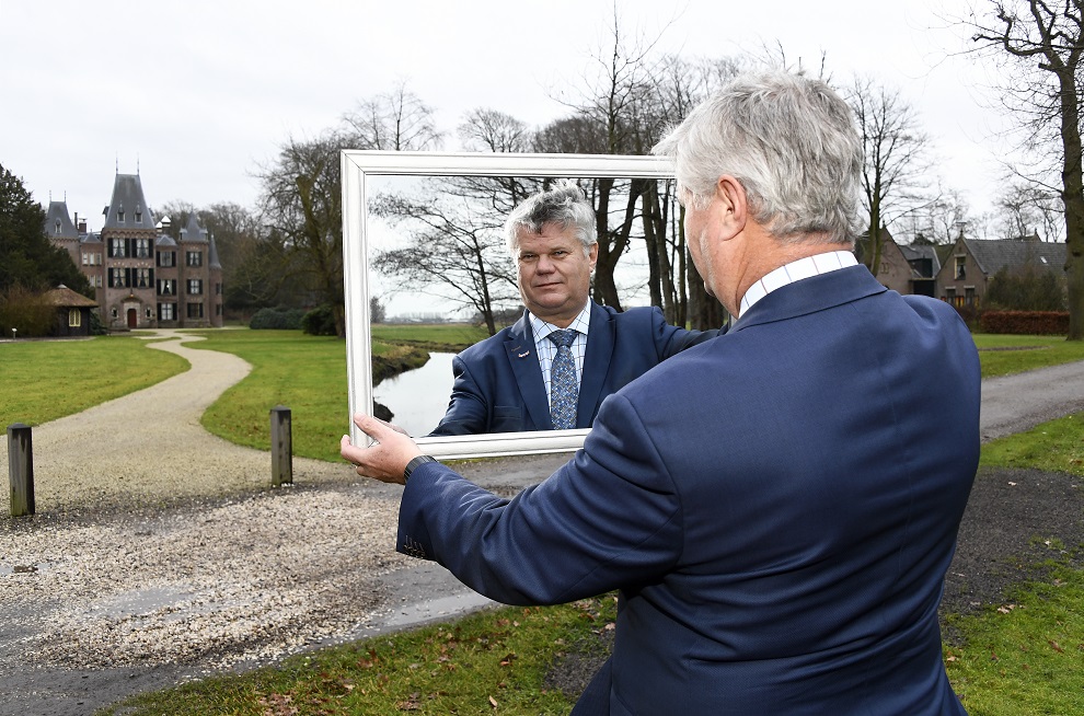 Kees-vd-Zwet-in-de-spiegel-bestuursvoorzitter-greenport-duin-en-bollenstreek