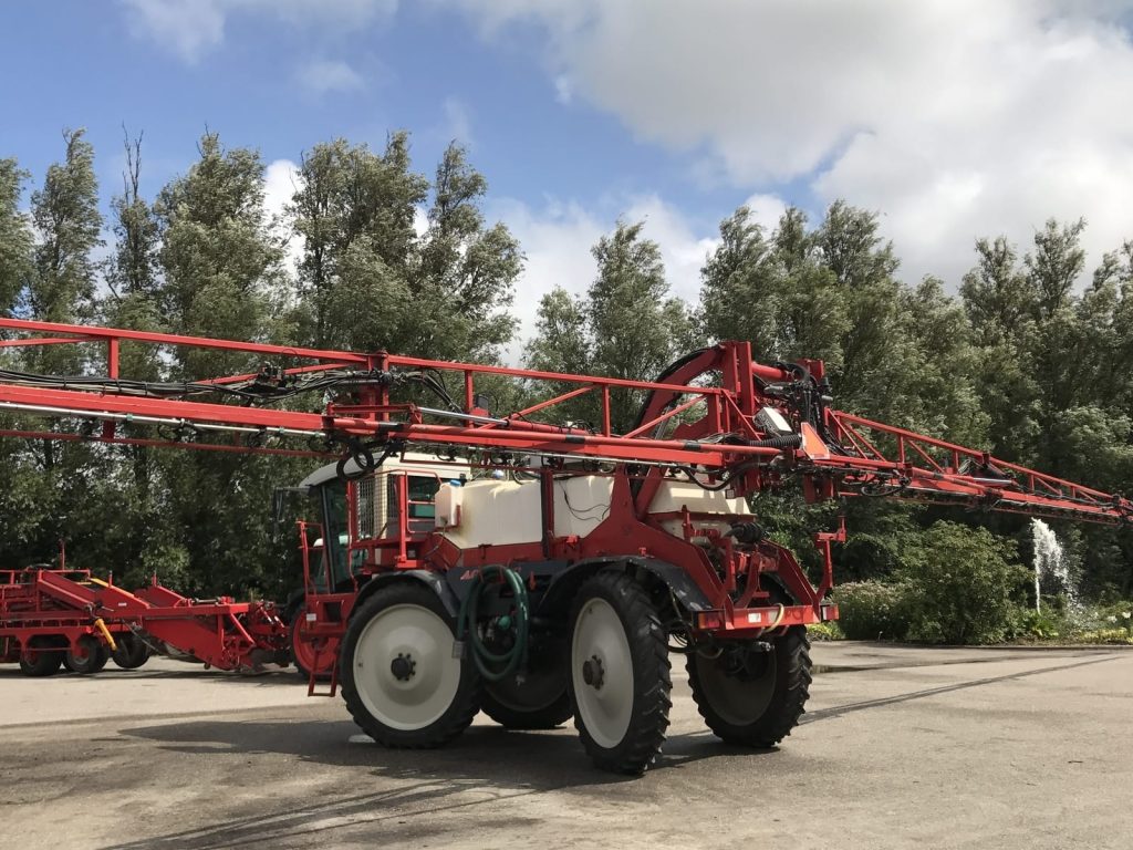 Tractor-bestrijdingsmiddelen-greenport-duin-en-bollenstreek