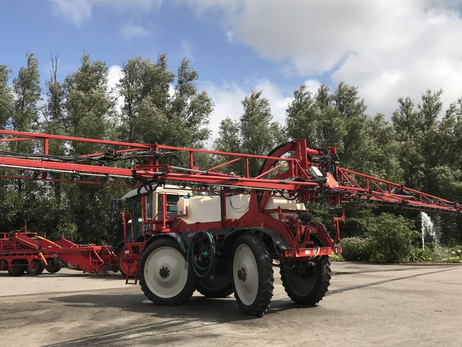 Tractor-bestrijdingsmiddelen-greenport-duin-en-bollenstreek