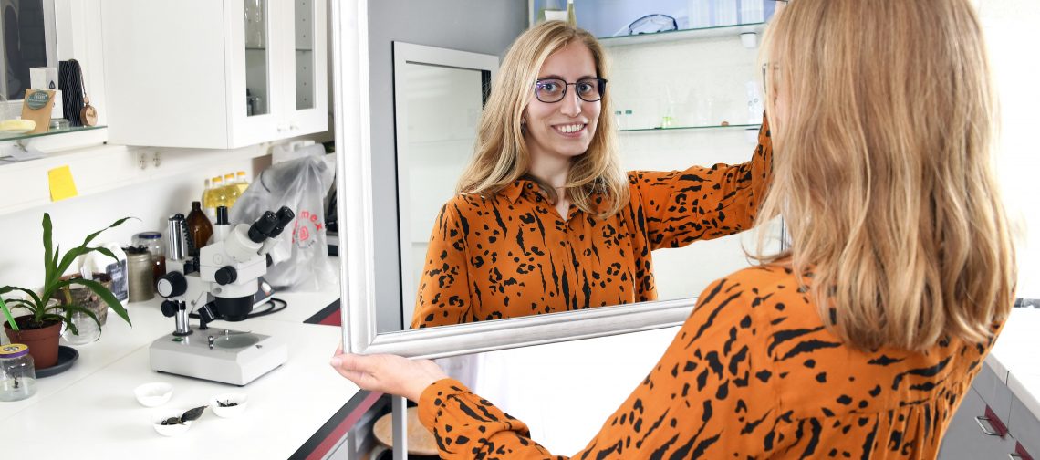 Kim-Rijnsburger-in-de-spiegel-greenport-duin-en-bollenstreek