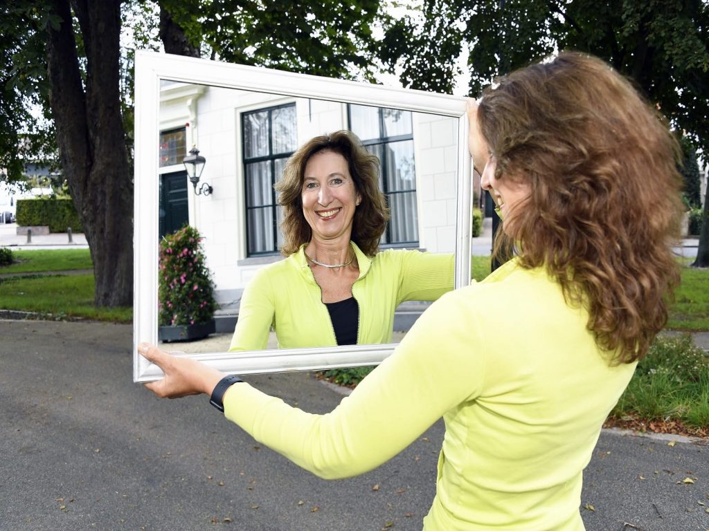 Karin-Hoekstra-in-de-spiegel-greenport-stories