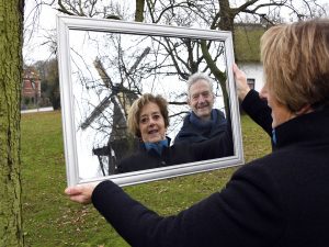 Georgette-Wolf-in-de-spiegel-greenport-duin-en-bollenstreek