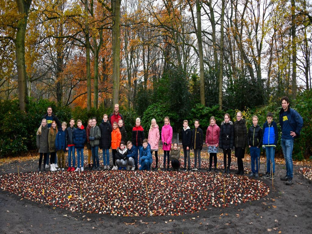 Bollenjongens-leerlingen-de-akker-tuinbouw-battle--Planten-Keukenhof