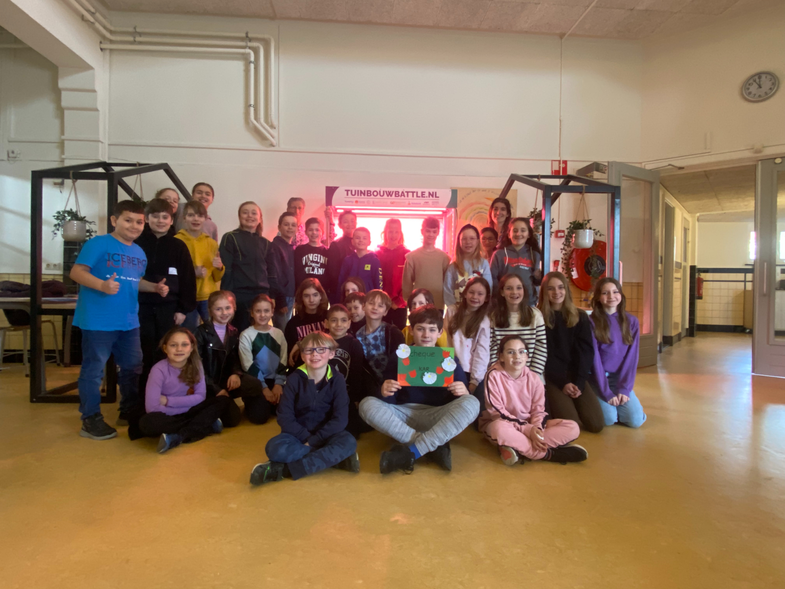 basisschool-de-molenwerf-doneert-teeltkart-aan-ISK-Bollenstreek