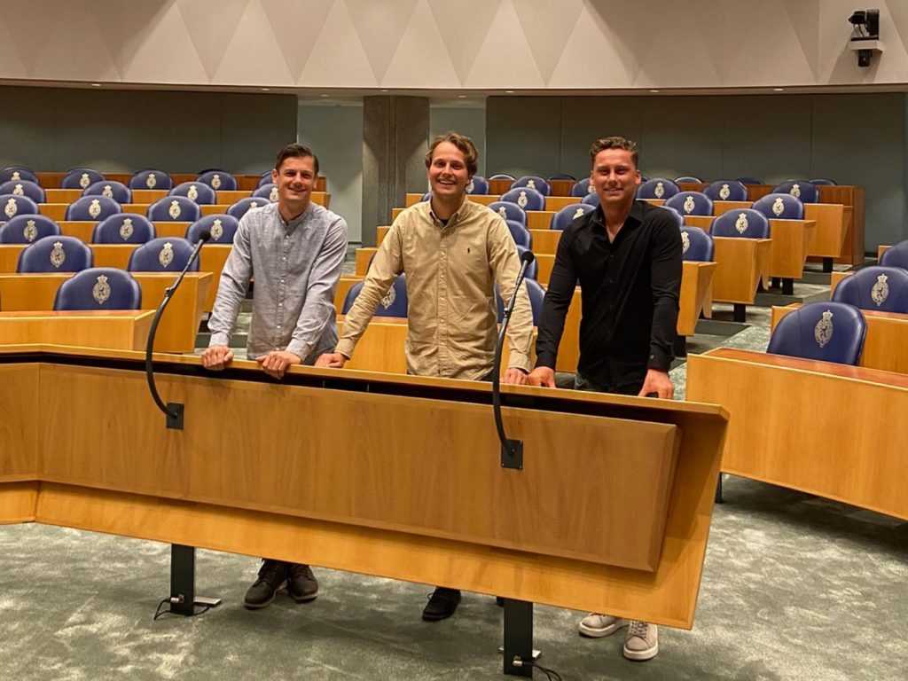tweede-kamer-young-magazine-greenport