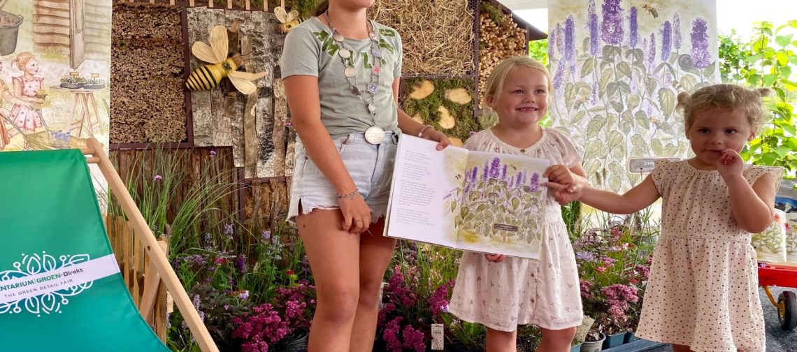 Overhandiging-kinderboek-perennial-power-kinderburgemeester-greenport
