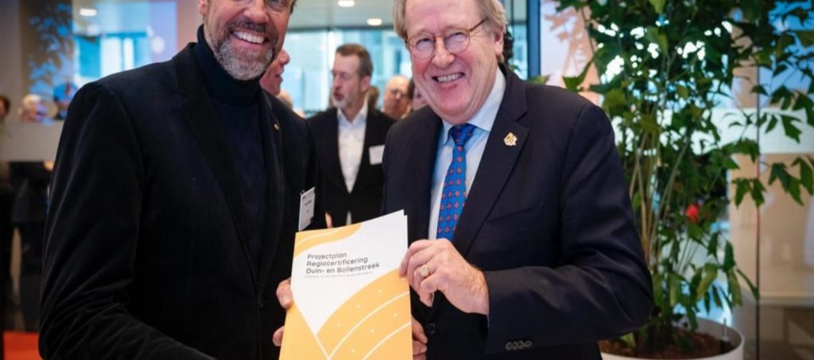 Simon-Pennings-overhandigt-projectplan- aan-CvdK-januari-2024