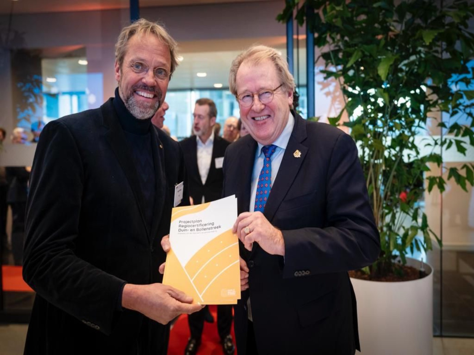 Simon-Pennings-overhandigt-projectplan- aan-CvdK-januari-2024