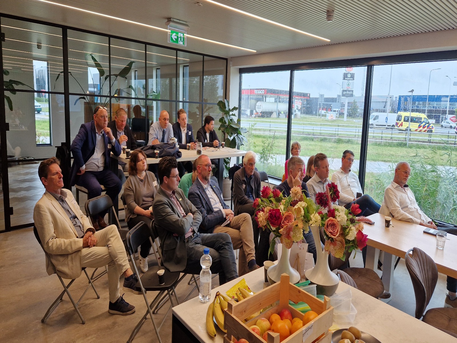 Staten_Groep-werkbezoek-huisvestiging-internationale-medewerkers-greenport