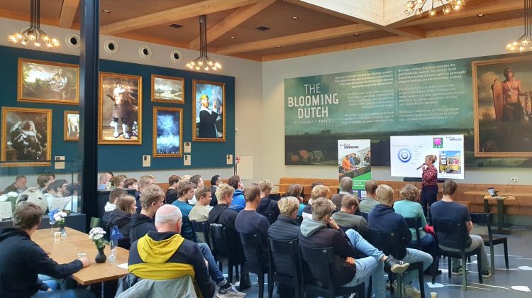 rianne-van-der-hulst-voorzitter-bollenacademie-kavb-greenport