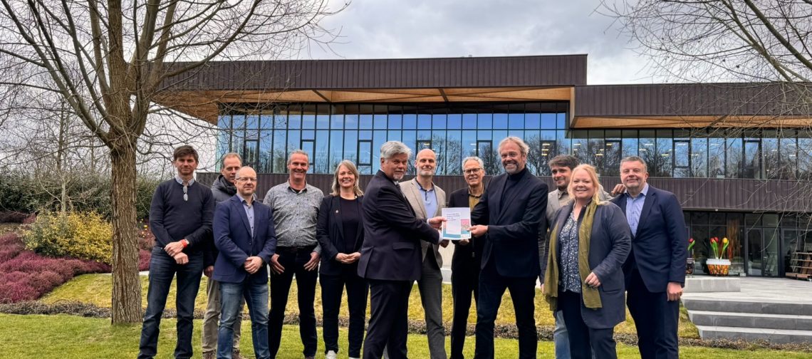Overhandiging-eindrapportage-Regiocertificering-Greenport-Duin-en-Bollenstreek.jpg